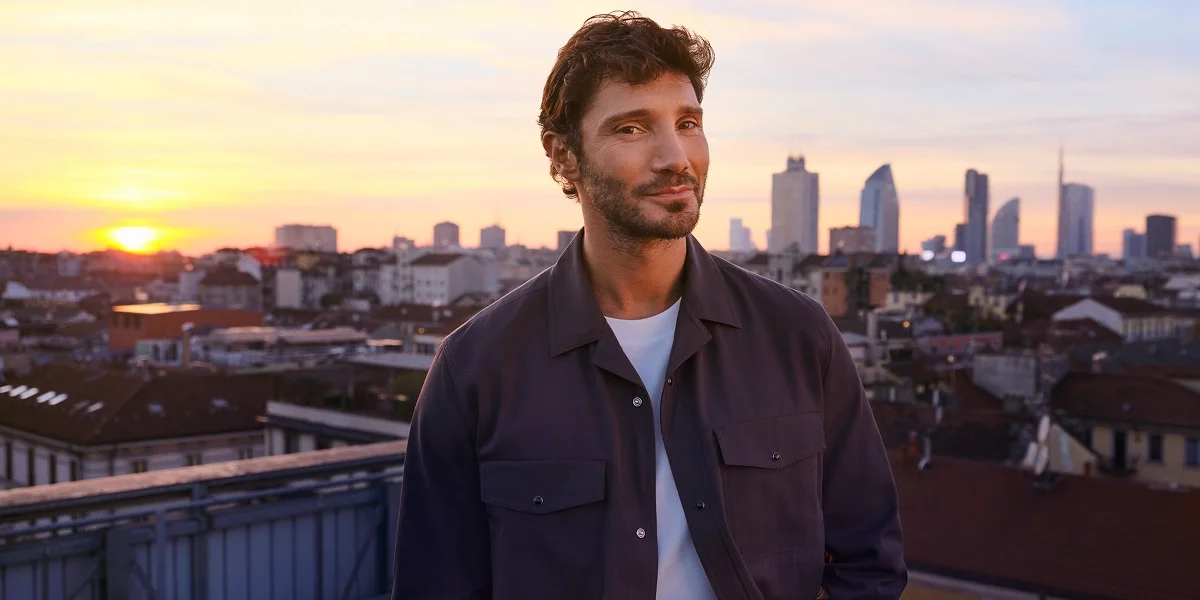 Stefano De Martino sul terrazzo