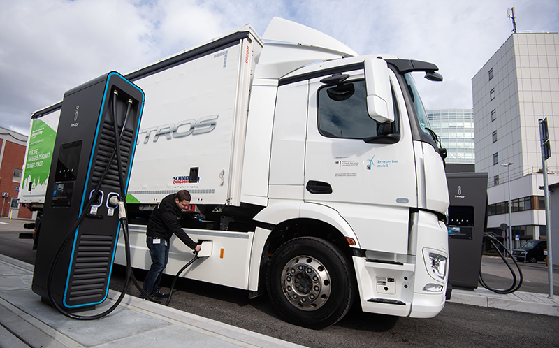 Trasportare merce su camion elettrici